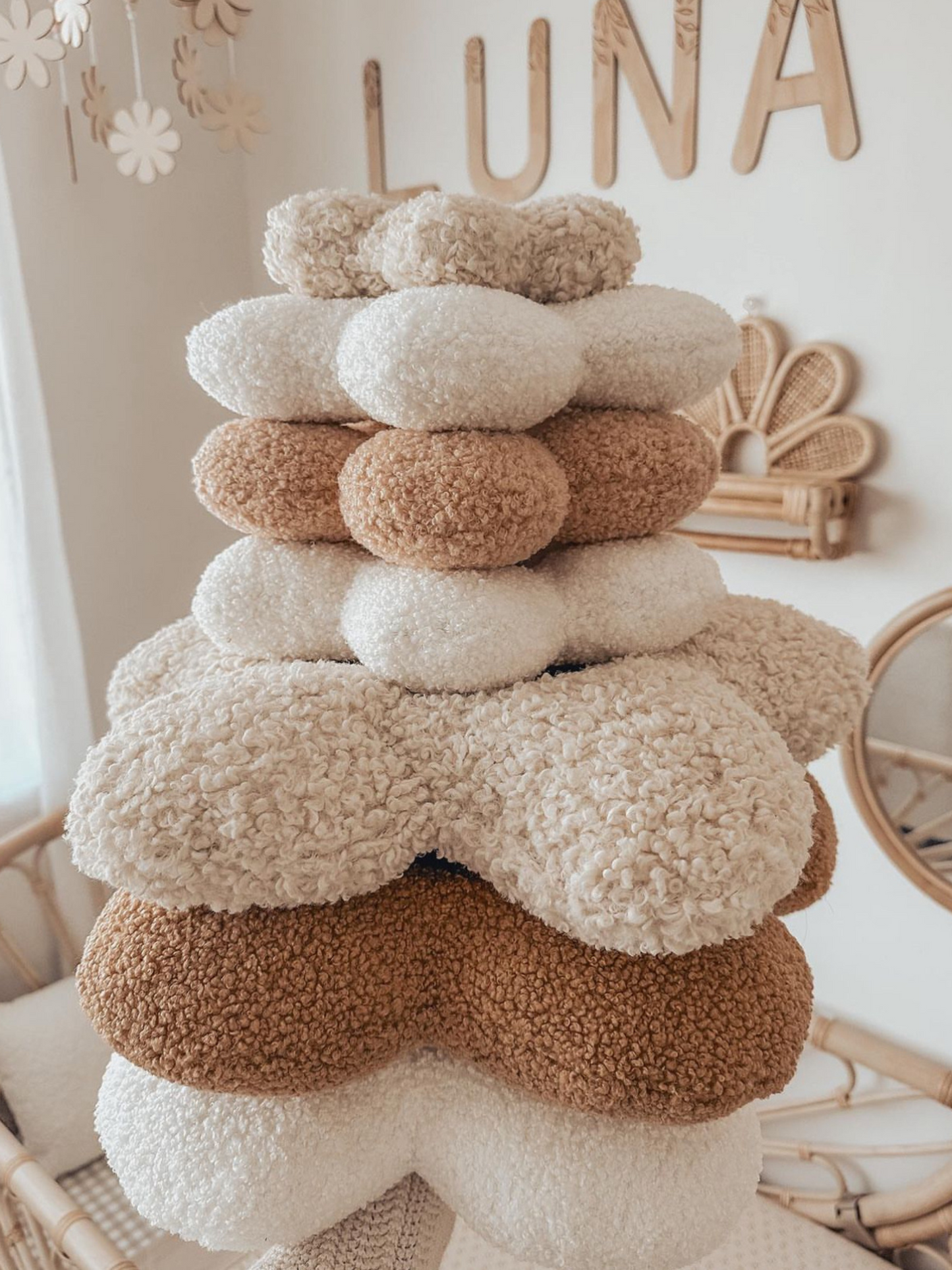 Medium Daisy Cushion
