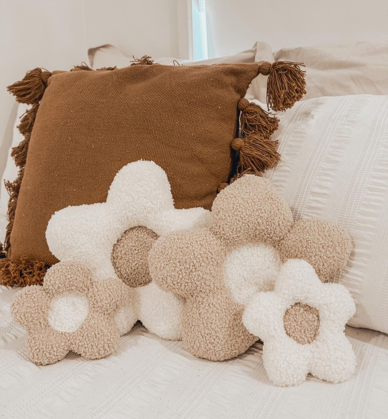 Large Daisy Cushion