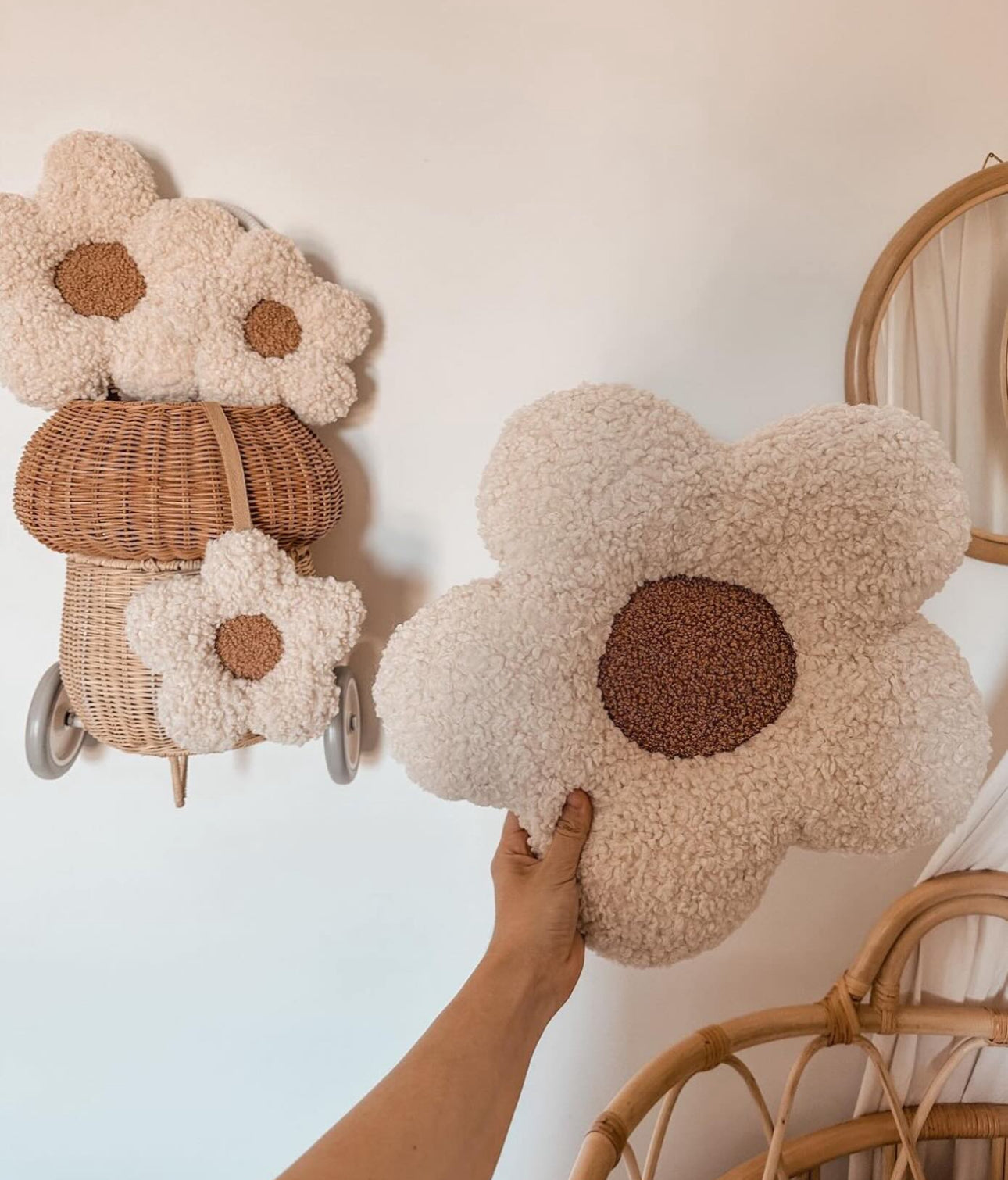Large Daisy Cushion