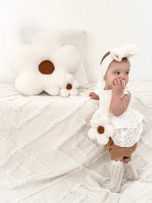 Small Daisy Dummy Holder